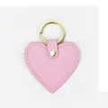 Portachiavi a cuore in pelle PU rosa con anello dorato e cuciture rifinite - Rosa