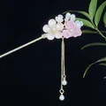 Traditionelle chinesische Haarnadel in Gold mit rosa Blumen und weißen Perlenquasten - Rosa Farbverlauf Blumenquaste (2535)