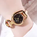 Elegante goldene Damen-Armbanduhr mit dunklem Zifferblatt und glänzenden Strasssteinen - Goldenes Gehäuse Schwarzes Zifferblatt
