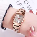Elegant roségouden tonneau quartz horloge voor dames met diamanten en kalender - Roségouden Kast Witte Wijzerplaat Roségouden Band