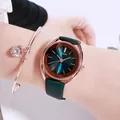 Elegant roségouden horloge met donkergroene lederen band en bijpassende hartarmband - Pauwgroen