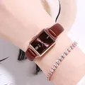 Elegante rechteckige Uhr in Roségold mit braunem Lederarmband und passendem Tennisarmband - Rechteckiges braunes Zifferblatt mit Sonnenstrahlenmuster Roségoldgehäuse Braunes Armband Und Strassarmband / Kaffeebraun