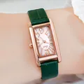 Elegante rechteckige Quarzuhr mit Roségoldgehäuse und dunkelgrünem Lederarmband - Roségold Gehäuse Weißes Zifferblatt Grünes Lederarmband