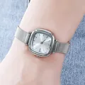 Minimalistische quadratische Damenuhr in Silber mit stilvollem Milanaise-Edelstahlarmband - Silbernes Gehäuse Weißes Zifferblatt Silbernes Netzarmband