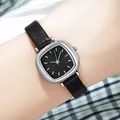 Minimalistische quadratische Damenuhr mit Silbergehäuse und schwarzem Lederarmband - Silbergehäuse Schwarz Zifferblatt Schwarz Armband