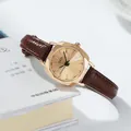 Reloj cuadrado pequeño GEDI con caja dorada y correa de cuero marrón - Correa Marrón Esfera Oro Rosa