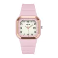 Montre à quartz carrée en silicone rose avec lunette en métal or rose et calendrier - Boîtier Rose Cadran Lumineux Bracelet en Silicone Rose