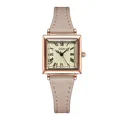 Λεπτομέρεια vintage τετράγωνου ρολογιού με θήκη rose gold και μπεζ δερμάτινο λουράκι - Δερμάτινη Ζώνη Σε Ροζ Χρώμα