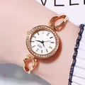 Damenquarzuhr in Roségold mit Kristall-Lünette und elegantem Hohlketten-Armband-Design - Luxus Gold