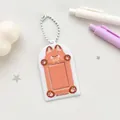 Oranje acryl kattenkaarthouder met witte kralenketting en stippen op witte basis - Oranje
