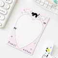 Tarjeta de papelería rosa con forma de corazón, gatitos animados y lazos negros - Respaldo de Tarjeta de Gato