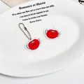 Joli pendentif en acrylique rouge de tomate cartoon avec ailes et chaîne à billes - Tomate Rouge avec Ailes