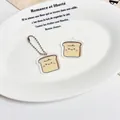 Porte-clés mignon en acrylique en forme de toast avec chaîne à billes et design de dessin animé - Emoji Cartoon Toast
