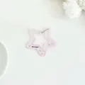 Llavero de estrella rosa brillante en acrílico con diseño calado y texto negro - Estrella Rosa
