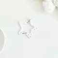 Llavero de estrella blanca en acrílico con purpurina y patrón de estrellas en aro - Estrella Blanca