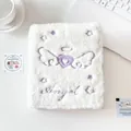 Carpeta de tarjetas A6 de felpa blanca con bordado de alas de corazón de ángel - Personaje Morado