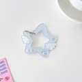 Colgante de estrella acrílica azul claro con alas de ángel y mosquetón de metal - Azul