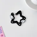 Schwarzer Acryl-Sternkarabiner mit Engelsflügeln und Branding für Taschenanhänger - Schwarz