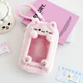 Tarjetero de gato de peluche rosa con ventana de PVC transparente y correa tejida - Gato Rosa