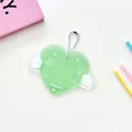 Tarjetero de corazón acrílico verde menta con alas blancas y cadena de bolas - Verde