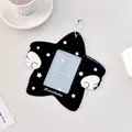 Sternförmiger Fotokartenhalter aus schwarzem Acryl mit Flügeln und silberner Kugelkette - Schwarz