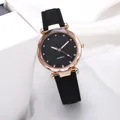 Elegante reloj de mujer cielo estrellado con caja oro rosa y correa de cuero negro - Negro