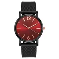Detalle de reloj negro minimalista con esfera roja vibrante y detalles de cristal - Negro Rojo