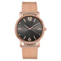 Vista detallada de la correa de malla oro rosa y el dial del reloj elegante para mujer - Negro Oro Rosa