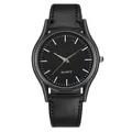 Primer plano de un reloj de cuarzo negro minimalista con correa de cuero y caja mate - Esfera Negra para Hombre Correa Negra