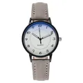 Detalle de reloj de cuarzo con correa de cuero gris y esfera blanca con patrón - Esfera Blanca Correa Gris