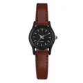 Primer plano de reloj de cuarzo minimalista con correa de cuero marrón y esfera negra - Esfera Negra para Mujer Correa Marrón Claro