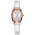 Nahaufnahme einer roségoldenen ovalen Quartzuhr mit weißem Lederarmband und Zifferblatt - Weiß