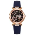 Detail der Roségold-Uhr mit Strass-Lünette und Sternenhimmel-Zifferblatt mit rosa Herzen - Blau