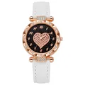 Detailansicht der roségoldenen Uhr mit Sternen-Zifferblatt und Strass-Herzmuster - Weiß