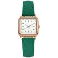 Vista detallada del reloj de cuarzo cuadrado de oro rosa con correa de cuero verde oscuro - Verde