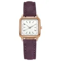 Detalle de un reloj cuadrado de oro rosa con esfera blanca y correa de ante color violeta - Púrpura