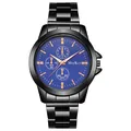 Detailopname van zwart stalen chronograaf horloge met blauwe wijzerplaat en goud - Heren Blauwe Wijzerplaat