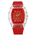 Gedetailleerde close-up van een transparant tonneau horloge met rode wijzerplaat en goud - Rood