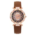 Elegante orologio da donna in oro rosa con quadrante a fiore in strass e cinturino marrone - Marrone
