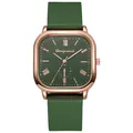 Dettaglio dell'orologio quadrato oro rosa con cinturino in silicone verde e numeri - Verde