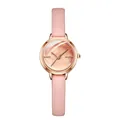 Detailaufnahme von rosa Lederarmband und roségoldenem Uhrengehäuse mit Quarzuhrwerk - Rosa