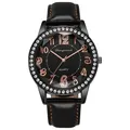 Dettaglio della lunetta con strass oro rosa e cinturino in pelle nera per orologio donna - Oro Rosa Nero Cucitura Caffè