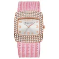 Dettaglio del quadrante quadrato in oro rosa con strass e cinturino rosa effetto coccodrillo - Rosa
