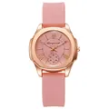 Primer plano de la caja octogonal de oro rosa y esfera rosa texturizada del reloj cuarzo - Rosa