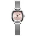 Dettaglio orologio squadrato in maglia argento con quadrante rosa e cassa in metallo - Rosa