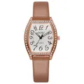 Detailopname van een roségouden tonneau horloge met kristallen en bruine leren band - Beige