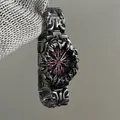 Montre gothique rétro en métal avec motifs en relief d'épines et cadran radial rouge - Rouge (Motif Œil)