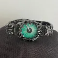 Détail de la montre gothique à quartz avec cadran œil de démon vert et bracelet métal - Vert (Motif Œil)
