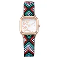 Détail de la montre carrée or rose avec motif papillon et bracelet tissé coloré - Couleur 5 (Rouge/Vert/Rose/Bleu/Noir)