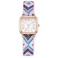 Detail der quadratischen Roségold-Uhr mit bunter Ethno-Boho-Webarmband für Damen - Rosa Blau Bohemian (Farbe 4)
